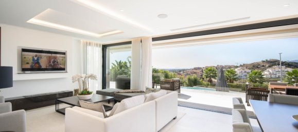 4 bedrooms Villa in Marbella, Spain No. 55977 4