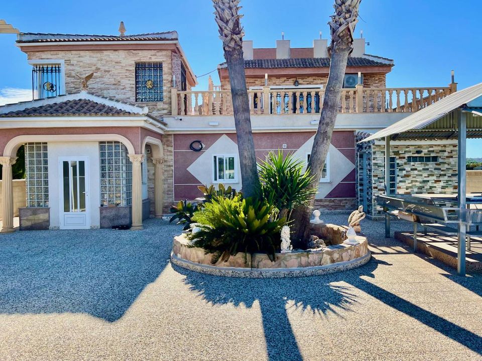 6 bedrooms Villa in Guardamar del Segura, Spain No. 184751