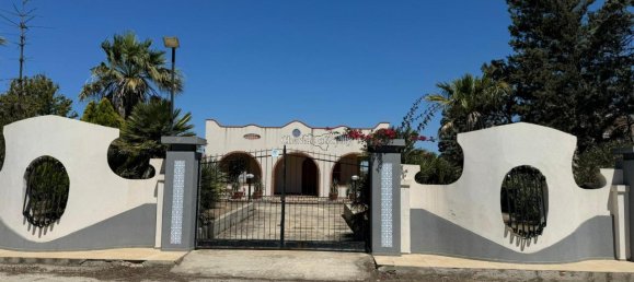 4 rooms Villa in Noto, Italy No. 227377 3