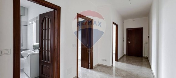 2 bedrooms Apartment in Vercelli, Italy No. 92760 4