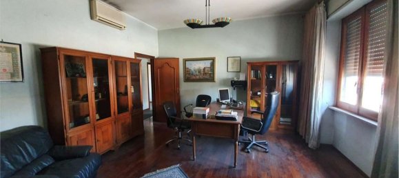 8 rooms Apartment in Frosinone, Italy No. 32414 4