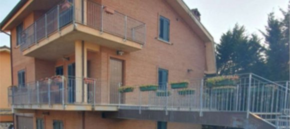 8 rooms Apartment in Frosinone, Italy No. 32414 2