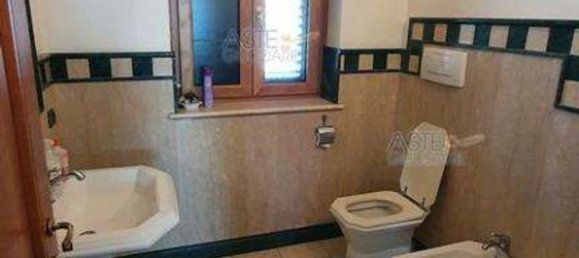 8 rooms Apartment in Frosinone, Italy No. 32414 28