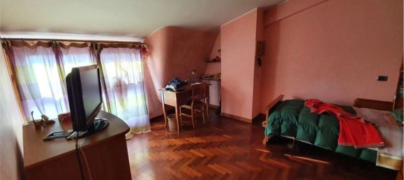 8 rooms Apartment in Frosinone, Italy No. 32414 10