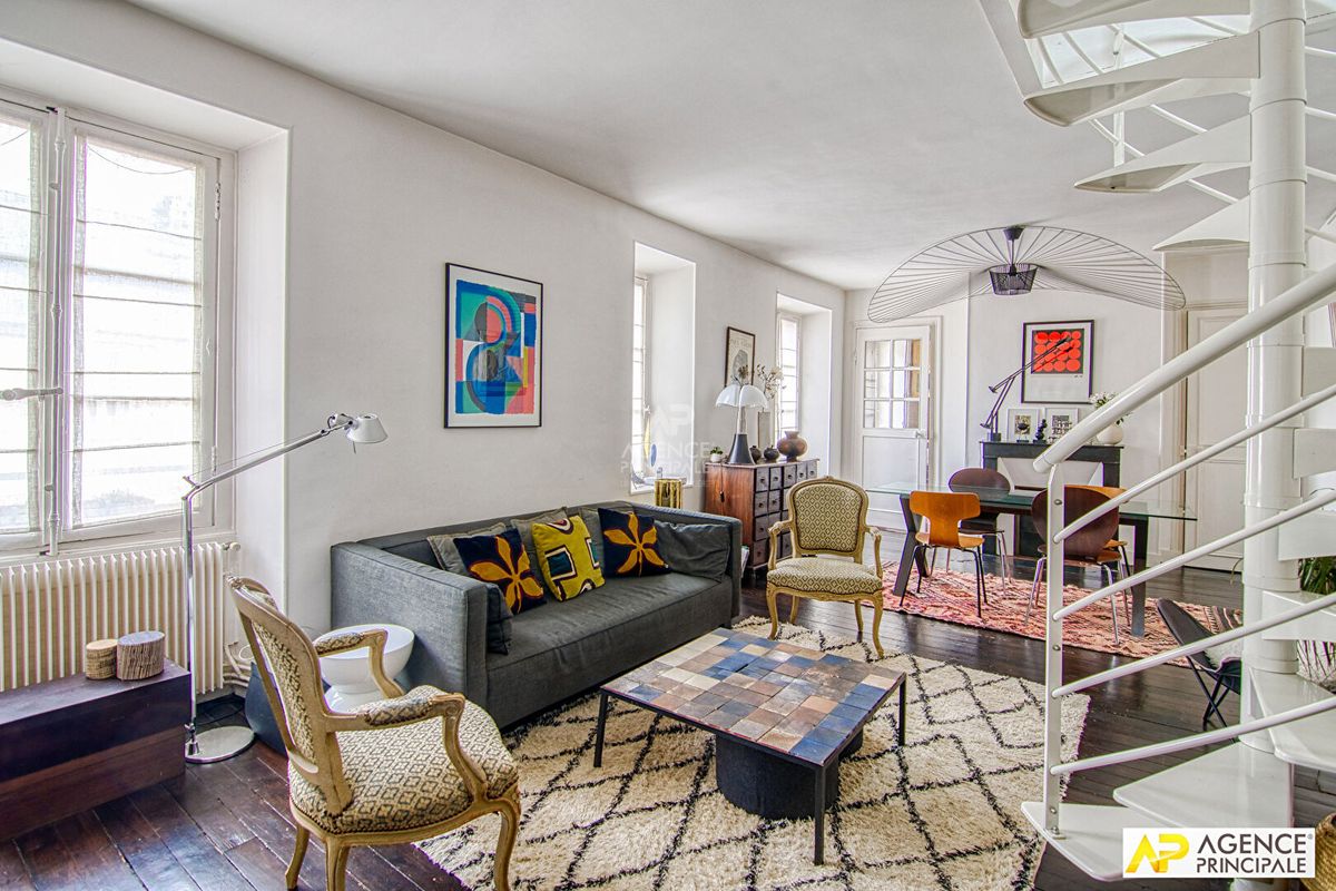 1 bedroom Duplex in Versailles, France No. 291760