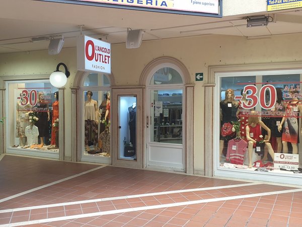 2-Zimmer Gewerbliche Immobilie in Anzio, Italy, Nr. 130673