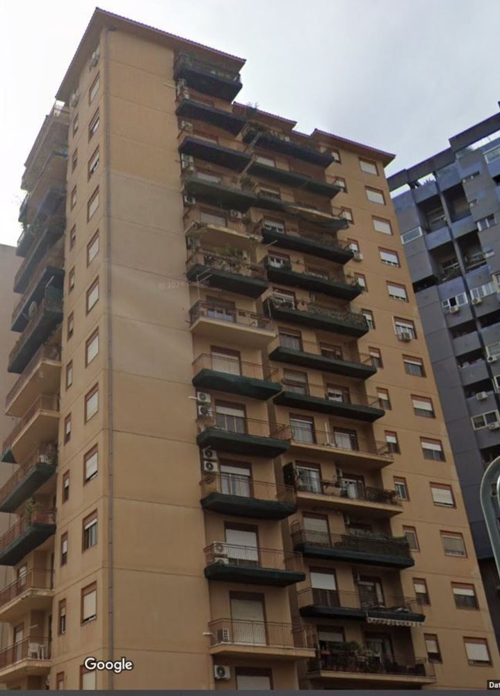 7 rooms Apartment in Palermo, Italy No. 268905