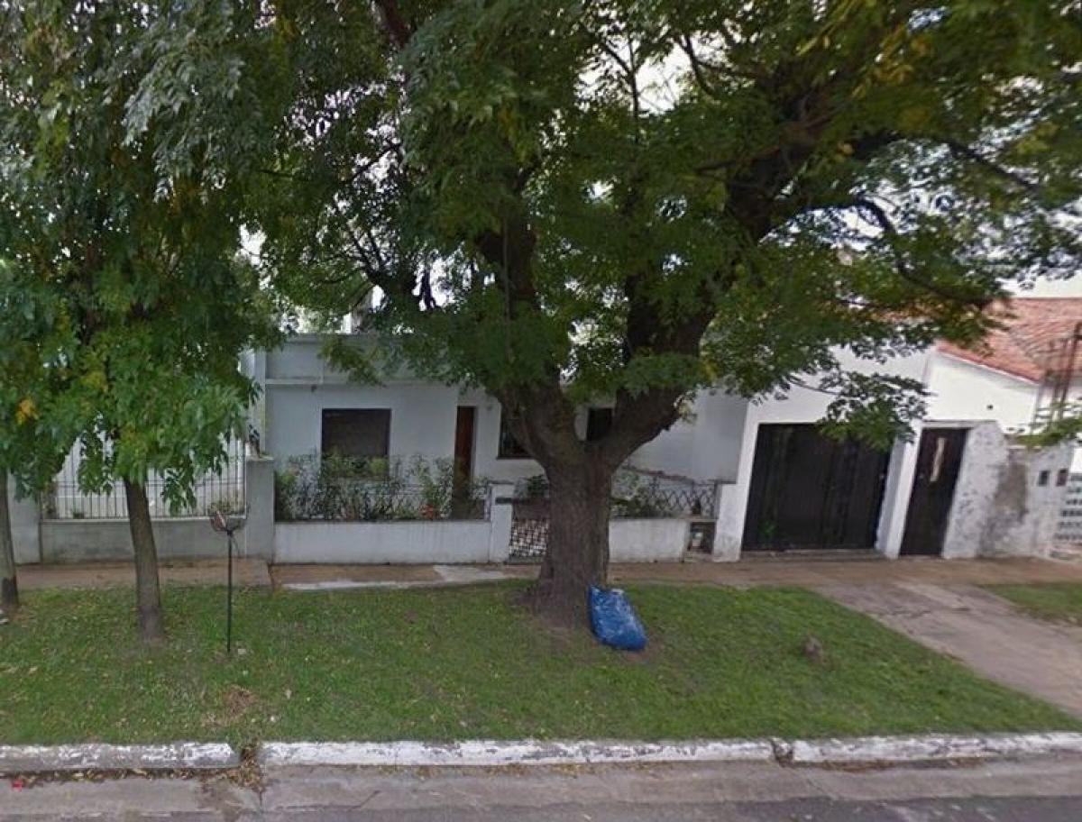 Casa de 2 dormitorios en San Miguel, Argentina No. 56693