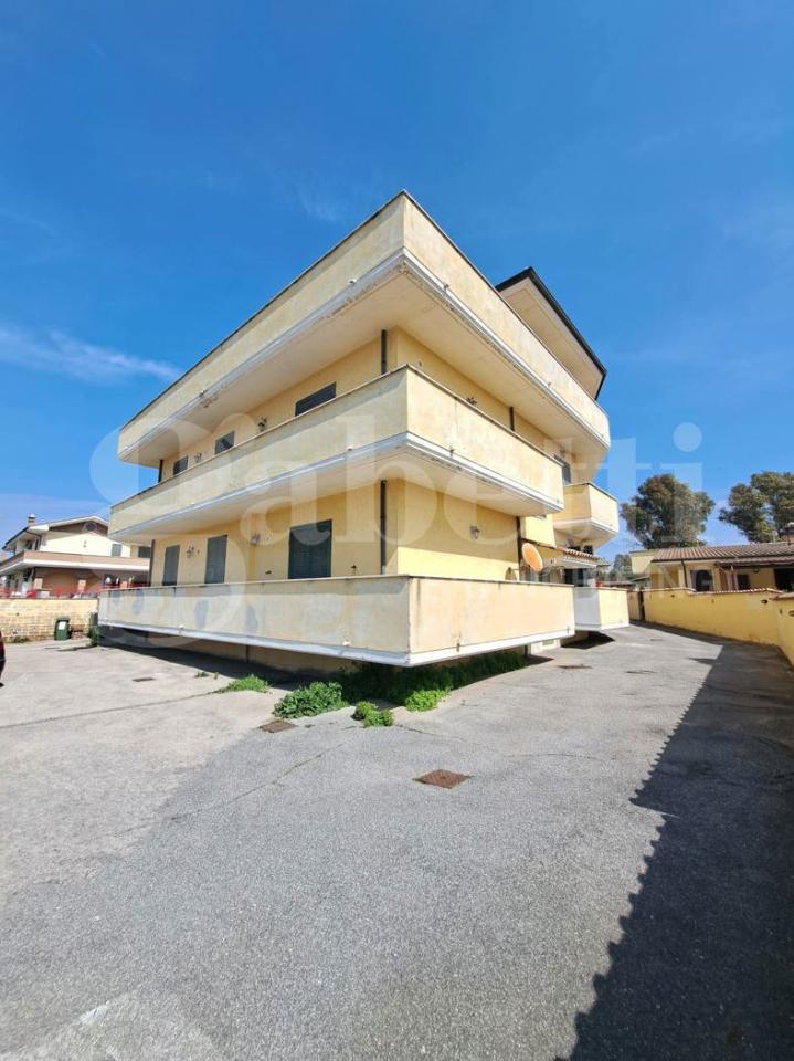 Apartamento de 3 habitaciónes en Ardea, Italy No. 41171