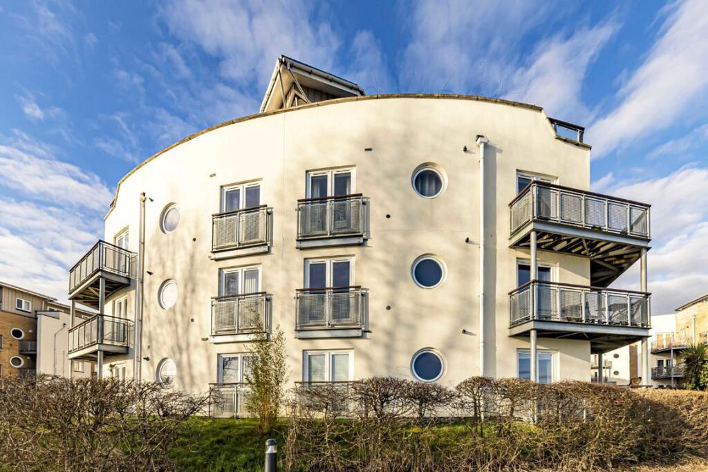 2 bedrooms Apartment in Chertsey, United Kingdom No. 10199