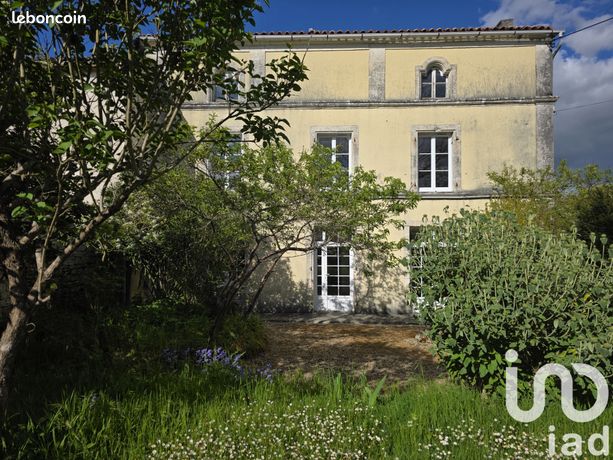 4 bedrooms House in Charente, France No. 314311