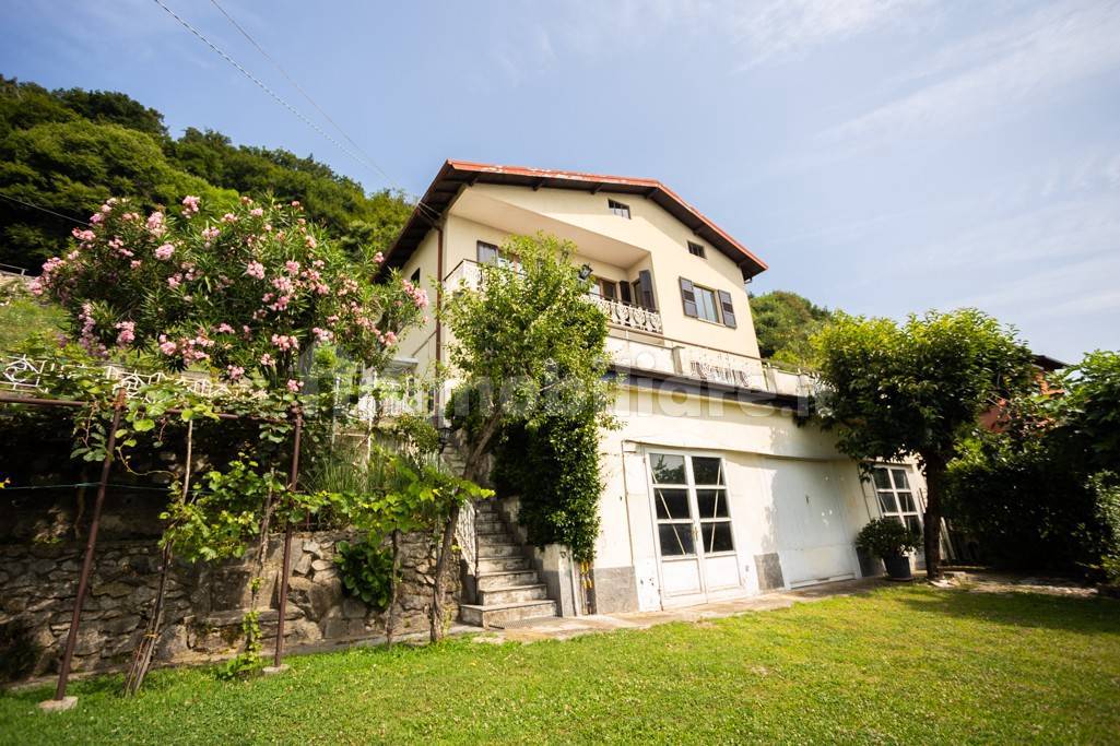 Вилла с 4 спальнями в Альбавилла, Италия № 349728