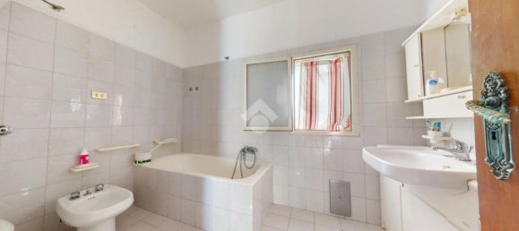 3 rooms House in Latiano, Italy No. 25648 51