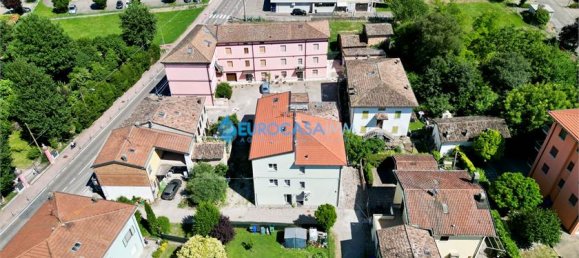 4 bedrooms House in Carpi, Italy No. 61137 5