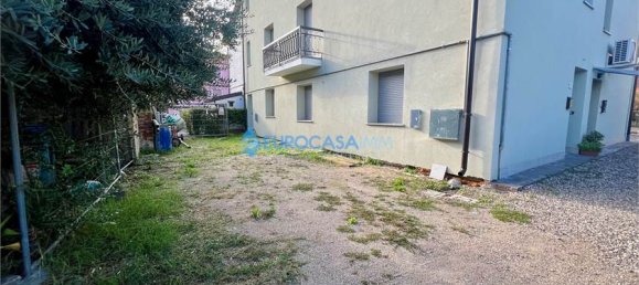 4 bedrooms House in Carpi, Italy No. 61137 3