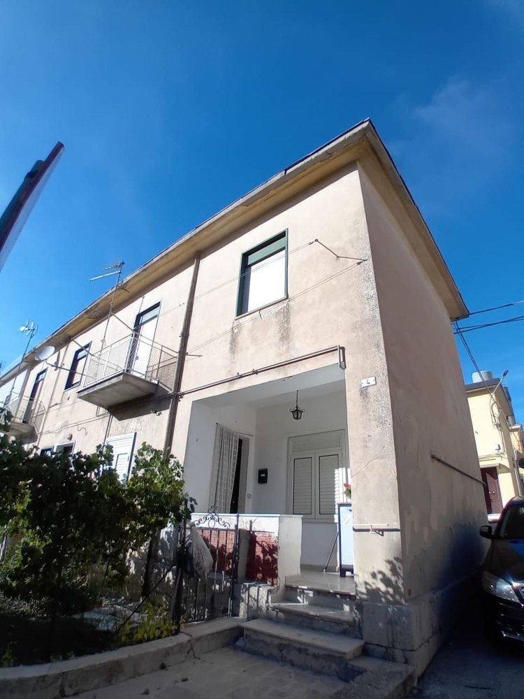 4 bedrooms House in Mussomeli, Italy No. 333890