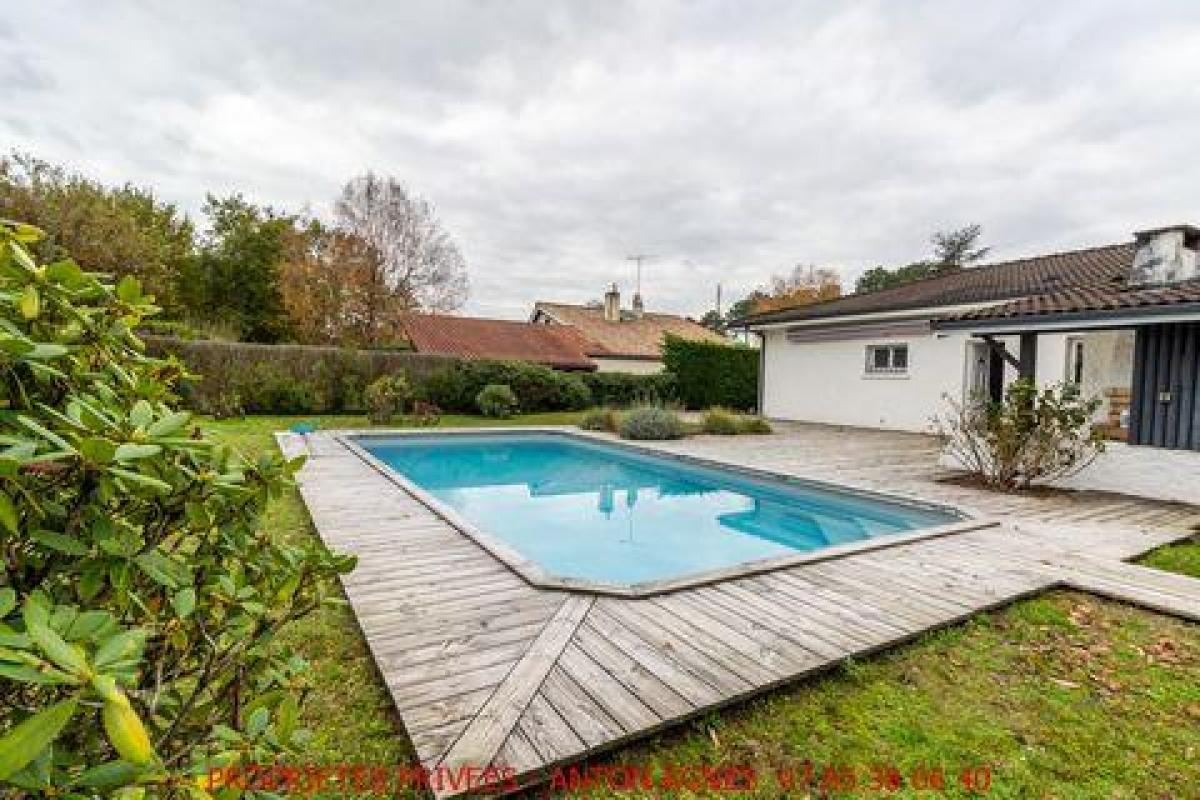 Casa de 3 dormitorios en Salles, France No. 25376