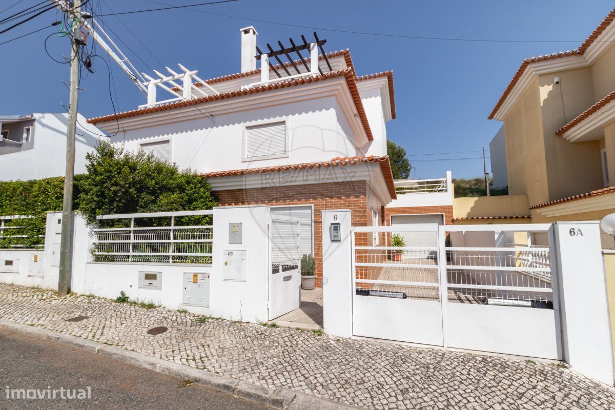 3 bedrooms House in Oeiras, Portugal No. 201243