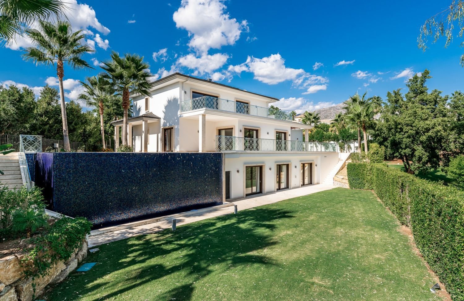5 bedrooms Villa in Marbella, Spain No. 115091