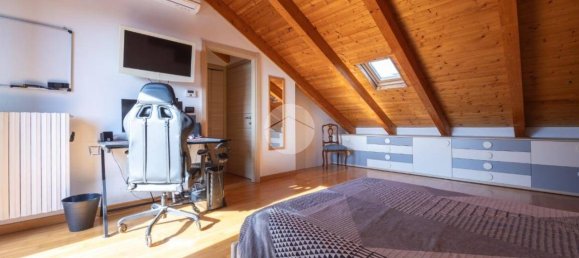 4 Schlafzimmer Wohnung in Chieri, Italy, Nr. 210428 17