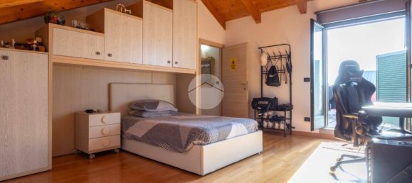 4 Schlafzimmer Wohnung in Chieri, Italy, Nr. 210428 16