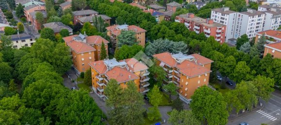 3 bedrooms Apartment in Parma, Italy No. 329380 5