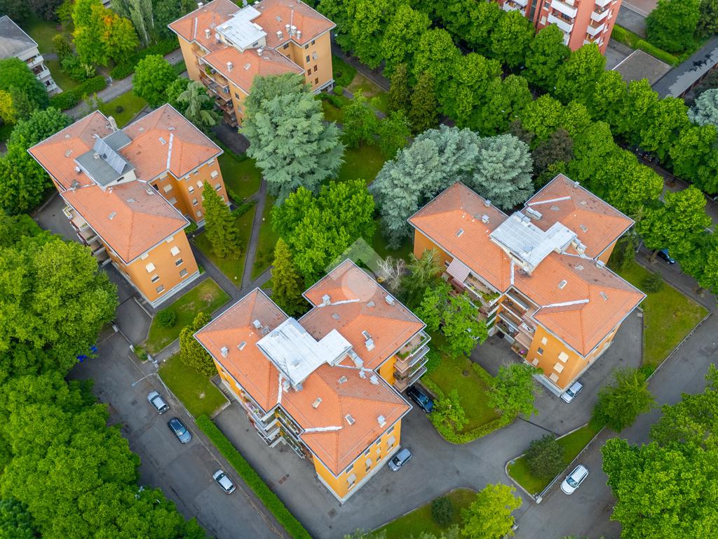 3 bedrooms Apartment in Parma, Italy No. 329380