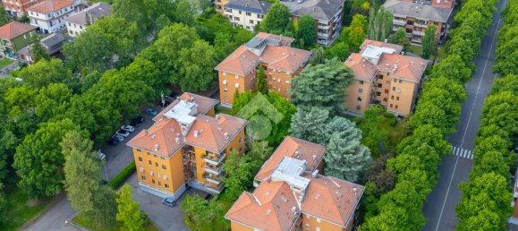 3 bedrooms Apartment in Parma, Italy No. 329380 4