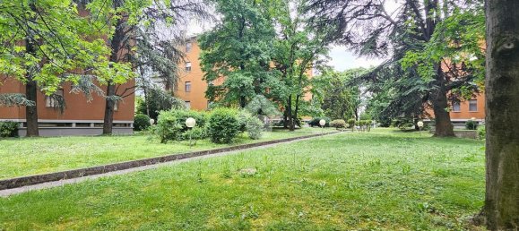 3 bedrooms Apartment in Parma, Italy No. 329380 3