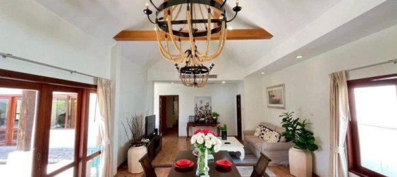 4 bedrooms House in Pattaya, Thailand No. 61453 2