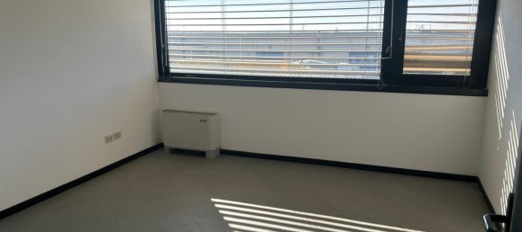 450m² Office in Perugia, Italy No. 171765 5