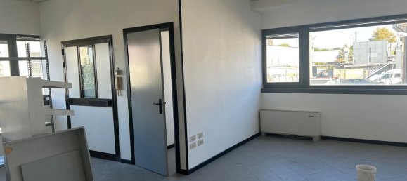 450m² Office in Perugia, Italy No. 171765 10