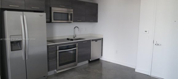 1 chambre propriété commerciale à vendre à Miami, Miami-Dade, Florida, USA № 613803 2