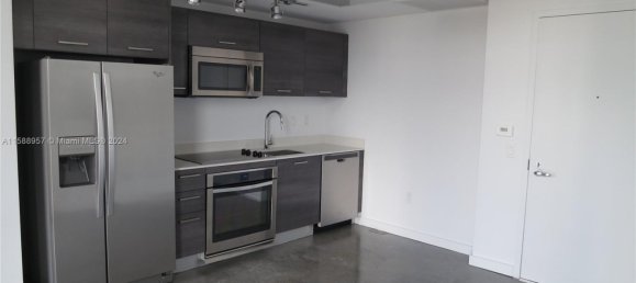 1 chambre propriété commerciale à vendre à Miami, Miami-Dade, Florida, USA № 613803 6