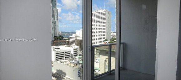 1 chambre propriété commerciale à vendre à Miami, Miami-Dade, Florida, USA № 613803 3