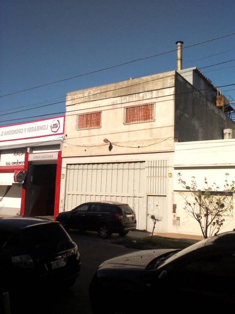 1600m² Commercial property in Avellaneda, Argentina No. 24008