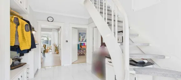 5 bedrooms House in Leer, Germany No. 266565 3