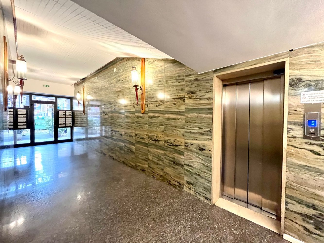 5 rooms Apartment in Venice, Italy No. 209675