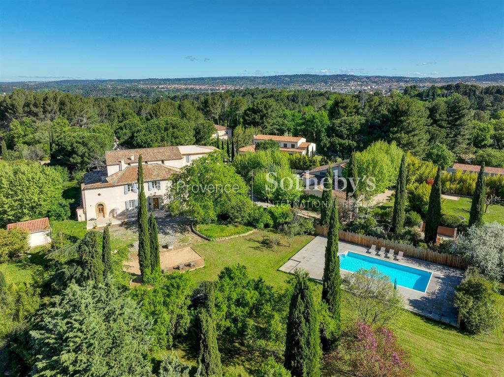 7 bedrooms Castles in Aix-en-Provence, France No. 322987