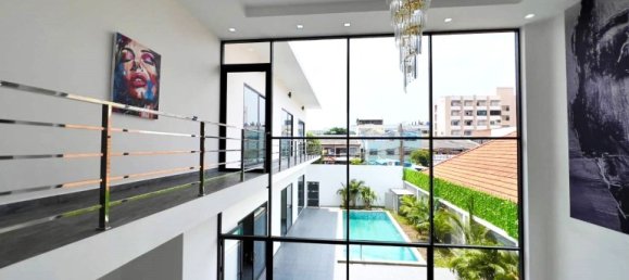 6 bedrooms House in Pattaya, Thailand No. 26334 8