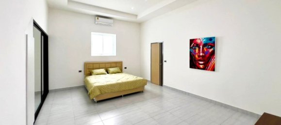 6 bedrooms House in Pattaya, Thailand No. 26334 14