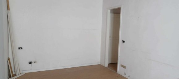 3 rooms Apartment in Naples, Italy No. 136689 16