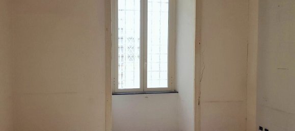 3 rooms Apartment in Naples, Italy No. 136689 4