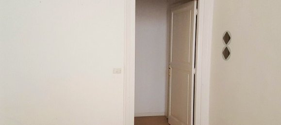 3 rooms Apartment in Naples, Italy No. 136689 2