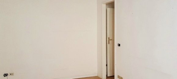 3 rooms Apartment in Naples, Italy No. 136689 6