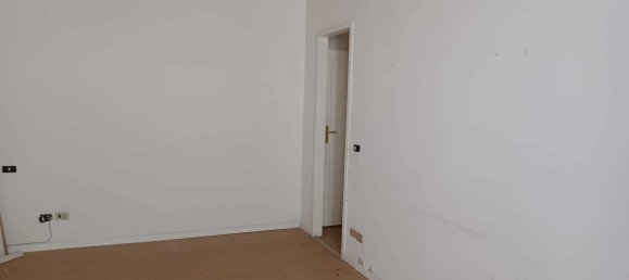 3 rooms Apartment in Naples, Italy No. 136689 12