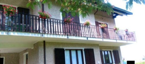 3 bedrooms House in Lonate Pozzolo, Italy No. 1752 2