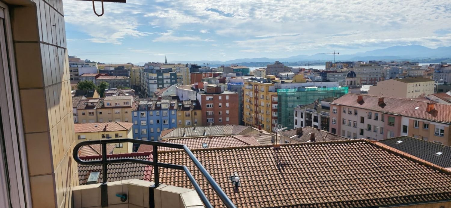 Apartamento de 3 dormitorios en Santander, Spain No. 235604