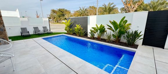 3 bedrooms Villa in Alicante, Spain No. 177169 2