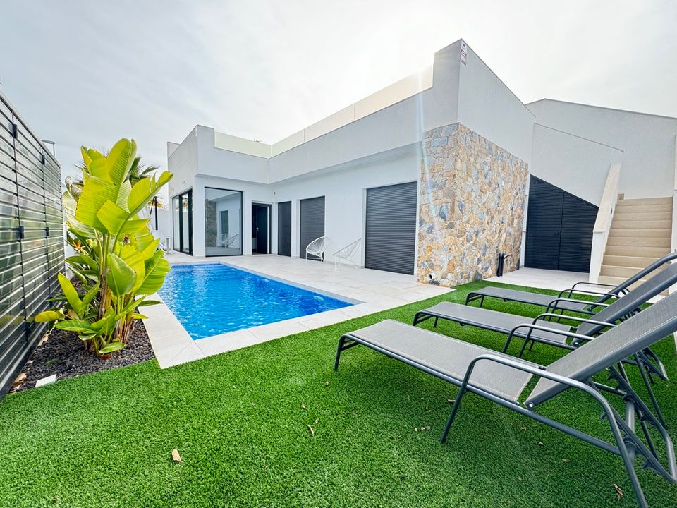 3 bedrooms Villa in Alicante, Spain No. 177169